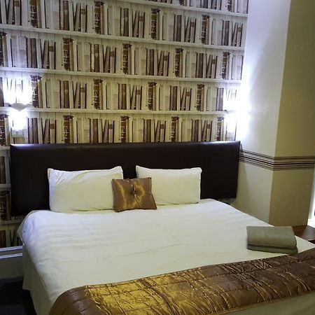 Portsmouth Budget Hotels - All Rooms Are En-Suite Exterior photo