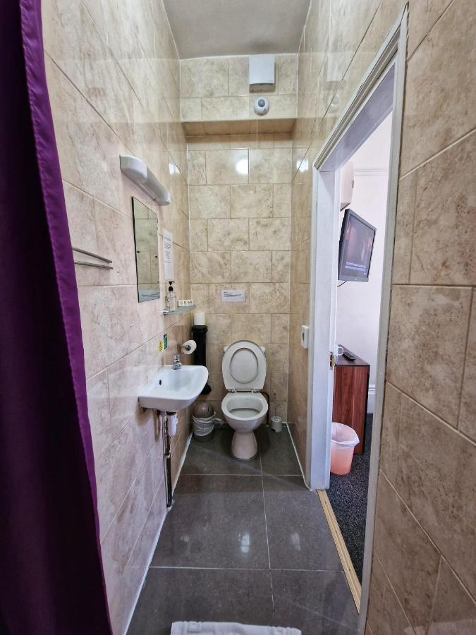 Portsmouth Budget Hotels - All Rooms Are En-Suite Exterior photo