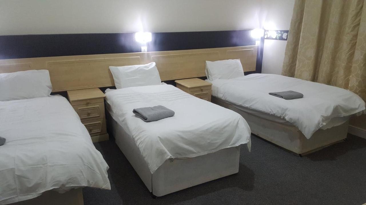 Portsmouth Budget Hotels - All Rooms Are En-Suite Room photo